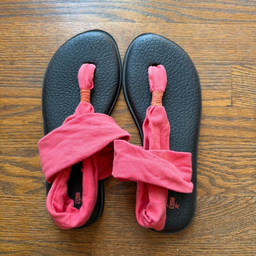 Sanuk pink sling sandals size 6